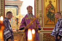 В праздник Воздвижения Креста Господня митрополит Артемий совершил Божественную литургию
