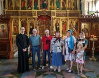Вынужденные переселенцы посетили Божественную Литургию в храме святителя Иннокентия Иркутского