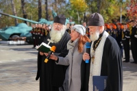 Хабаровский священник посетил смотр строя и песни «Вперед, кадет!»