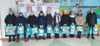 Хабаровские школьники поздравили с наступающими праздниками подопечных психоневрологического интерната