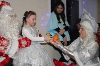 Епархиальный соцотдел устроил новогодний праздник для детей в пункте временного размещения