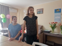 Храм, стихи и интеллектуальные игры: молодёжка посетила «особых ребят»