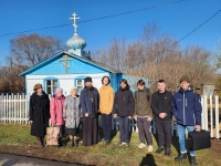 Пасхальную весть привезли учащиеся семинарии в приграничное село