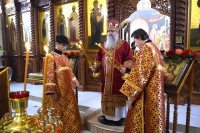 В праздник святых жен-мироносиц митрополит Артемий возглавил Богослужение в Петропавловском женском монастыре