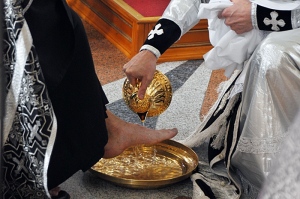 Правящий архиерей совершил чин омовения ног в главном храме Хабаровска