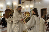 В Рождественский сочельник митрополит Артемий совершил Божественную литургию в Спасо-Преображенском кафедральном соборе