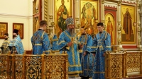 В день праздника Сретения Господня митрополит Артемий совершил Божественную литургию в Спасо-Преображенском кафедральном соборе