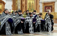 Священники объехали Хабаровск с чудотворными иконами и мощами святых