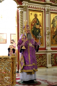 В Великий четверток митрополит Артемий совершил Божественную литургию в кафедральном соборе