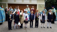 Митрополит Артемий посетил торжественную линейку в Русской Классической Школе