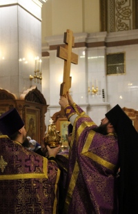 В канун праздника Воздвижения Честного и Животворящего Креста Господня совершено Всенощное бдение в главном храме Хабаровска