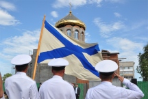 В Советской Гавани прихожане строящегося храма во имя святого праведного воина Феодора Ушакова отметили первый престольный праздник. 5 августа 2013 года.