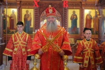 В неделю святых жен-мироносиц митрополит Артемий возглавил Богослужение в Петропавловском женском монастыре 8 мая 2022 года